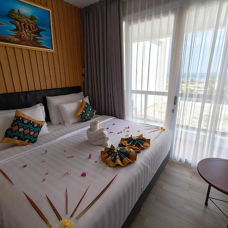 Raja Hotel Kuta Mandalika Resort & Convention エクステリア 写真