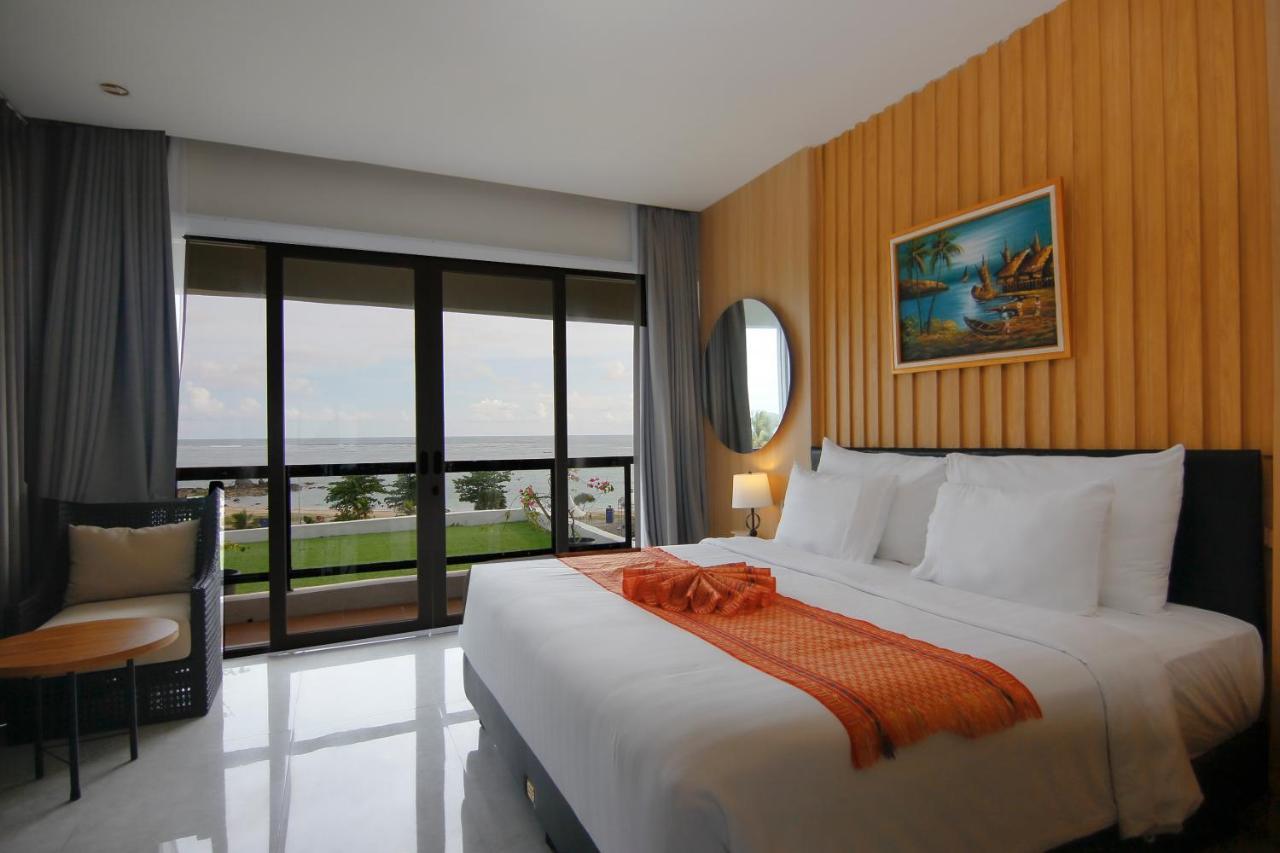 Raja Hotel Kuta Mandalika Resort & Convention エクステリア 写真