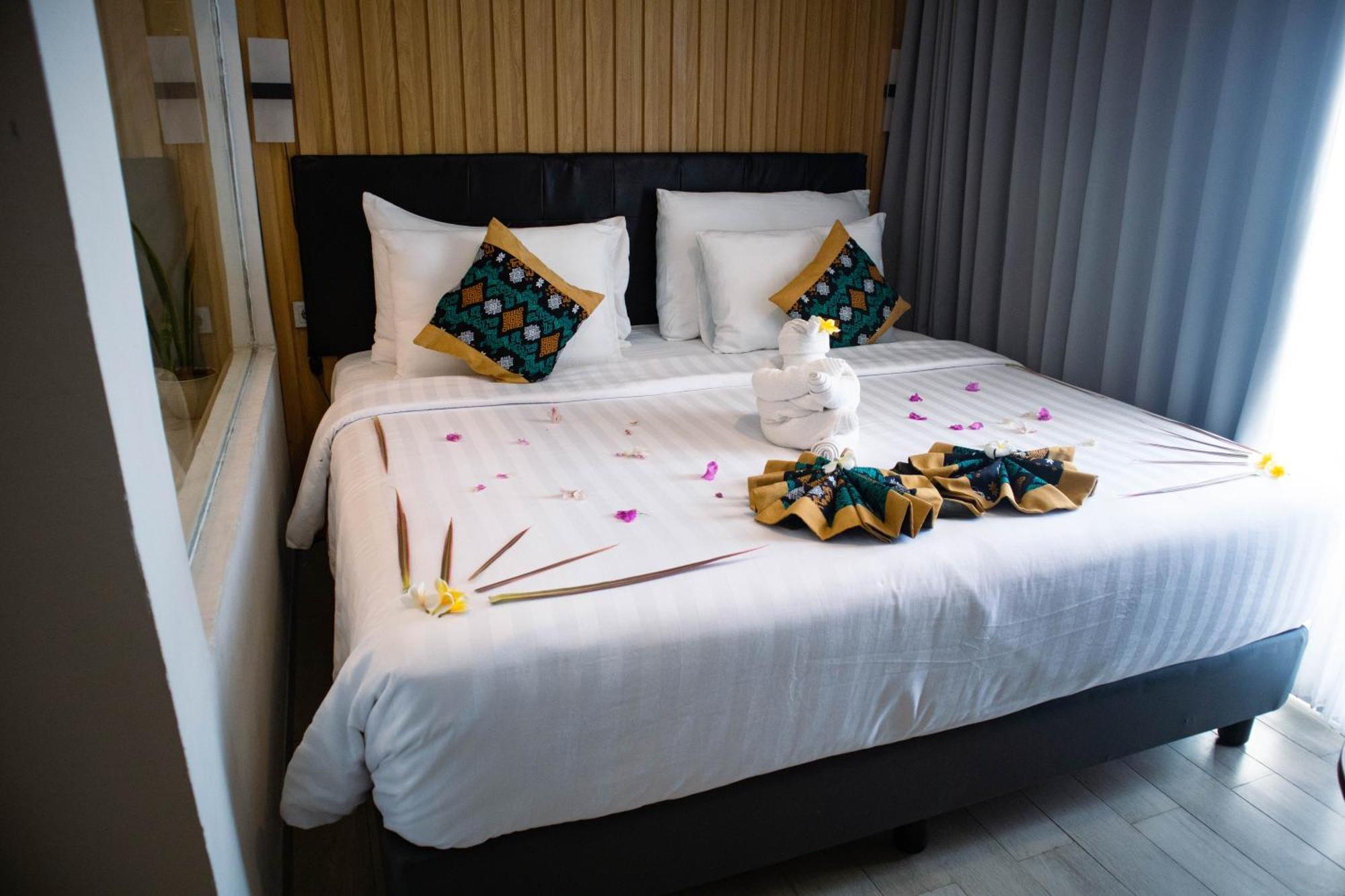 Raja Hotel Kuta Mandalika Resort & Convention エクステリア 写真