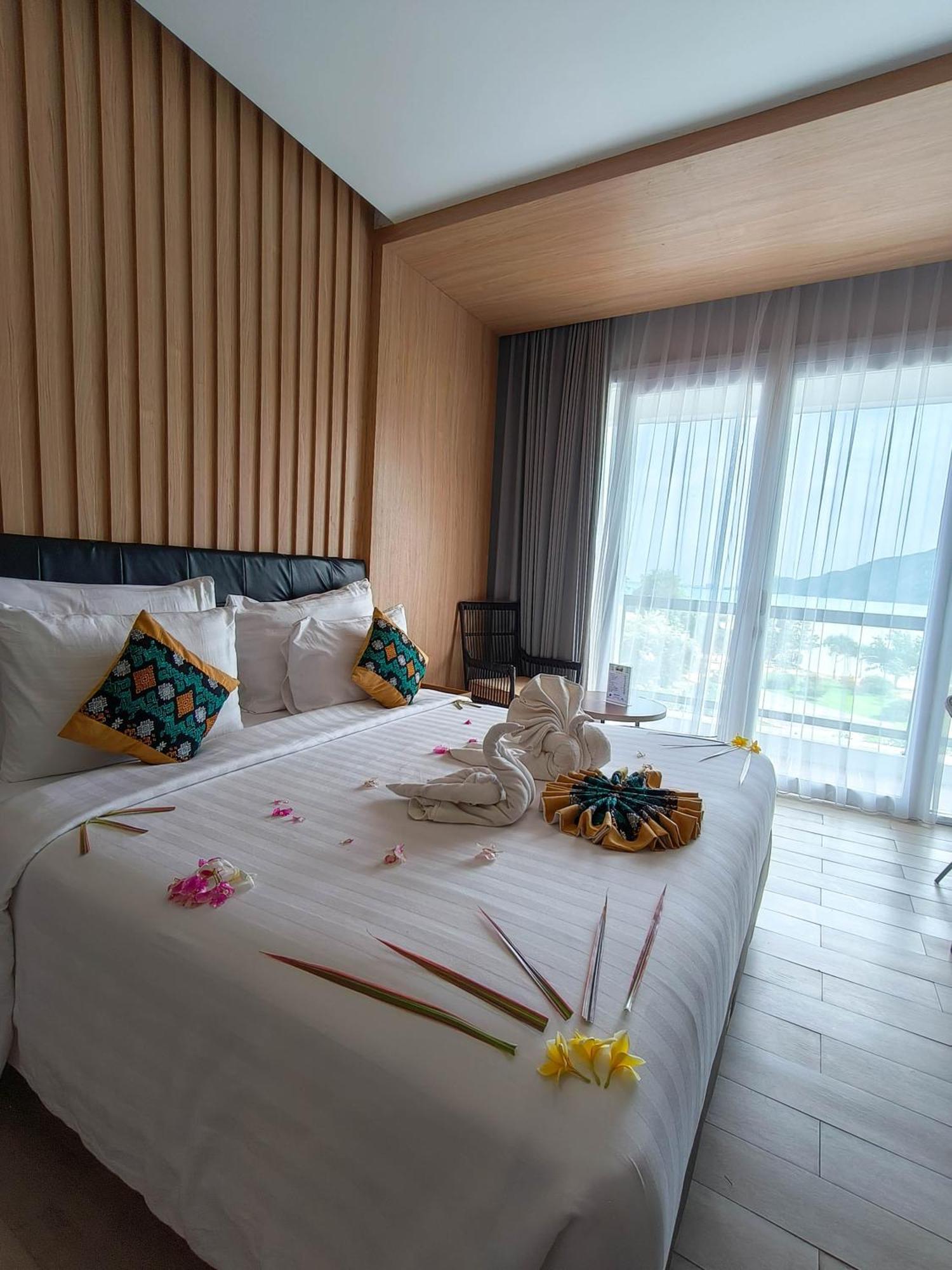 Raja Hotel Kuta Mandalika Resort & Convention エクステリア 写真