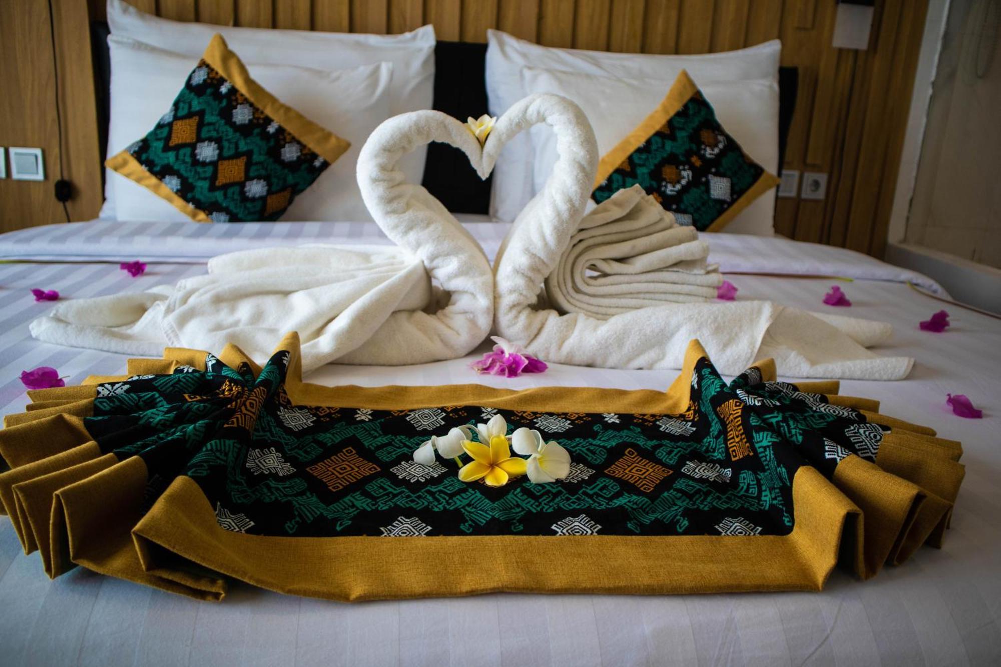 Raja Hotel Kuta Mandalika Resort & Convention エクステリア 写真