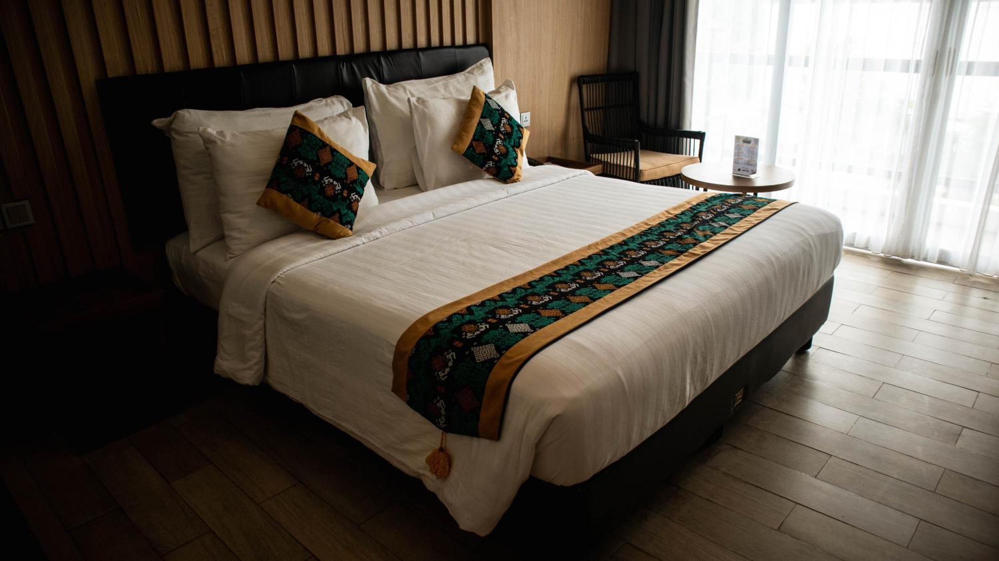 Raja Hotel Kuta Mandalika Resort & Convention エクステリア 写真