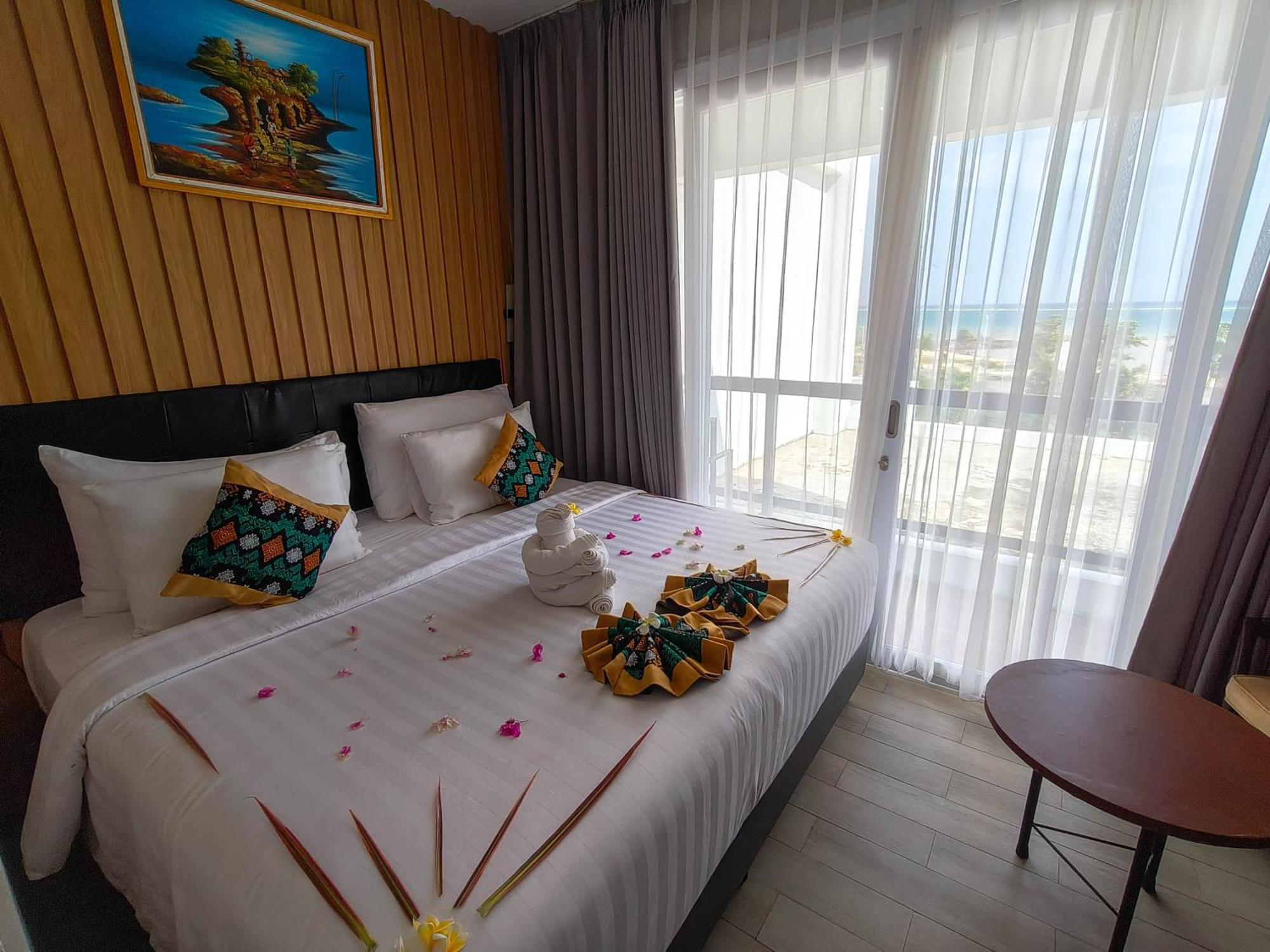 Raja Hotel Kuta Mandalika Resort & Convention エクステリア 写真