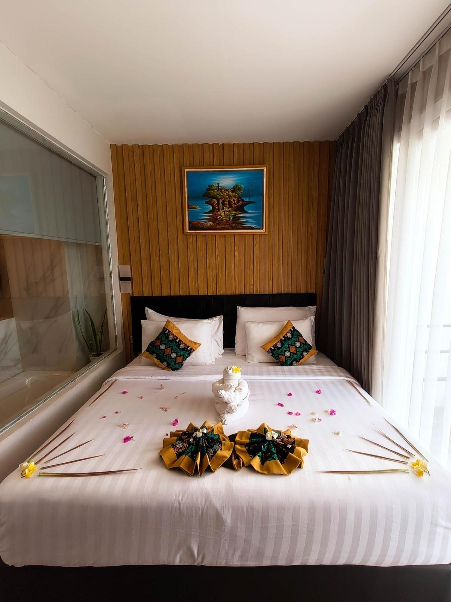 Raja Hotel Kuta Mandalika Resort & Convention エクステリア 写真