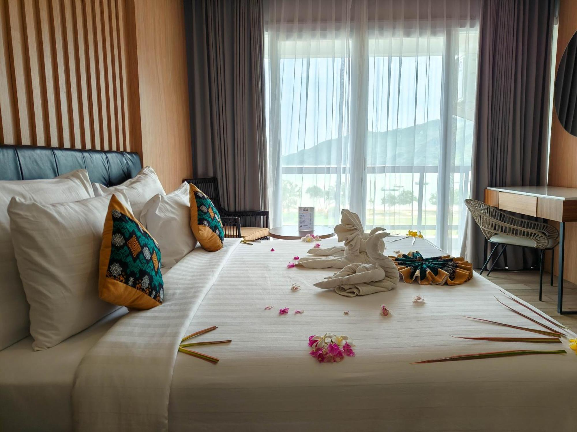 Raja Hotel Kuta Mandalika Resort & Convention エクステリア 写真