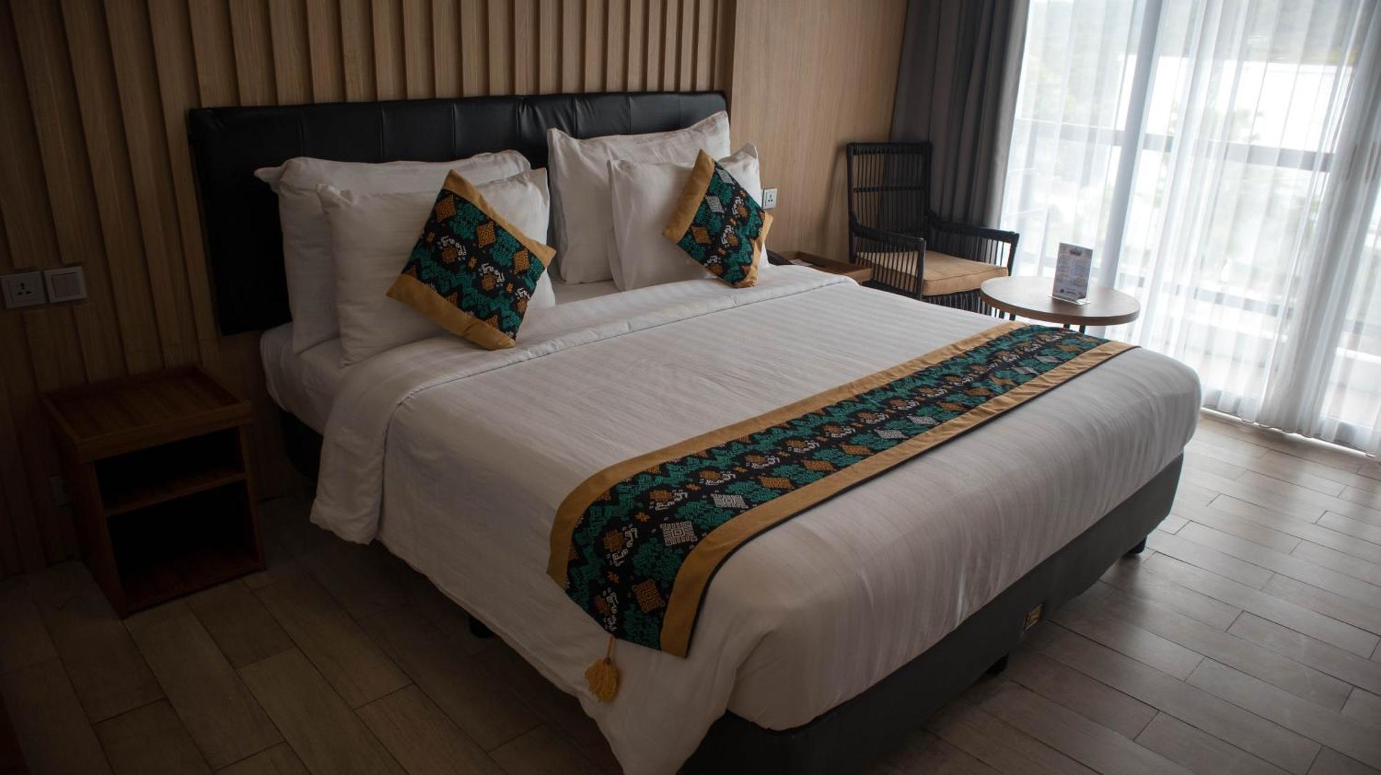 Raja Hotel Kuta Mandalika Resort & Convention エクステリア 写真