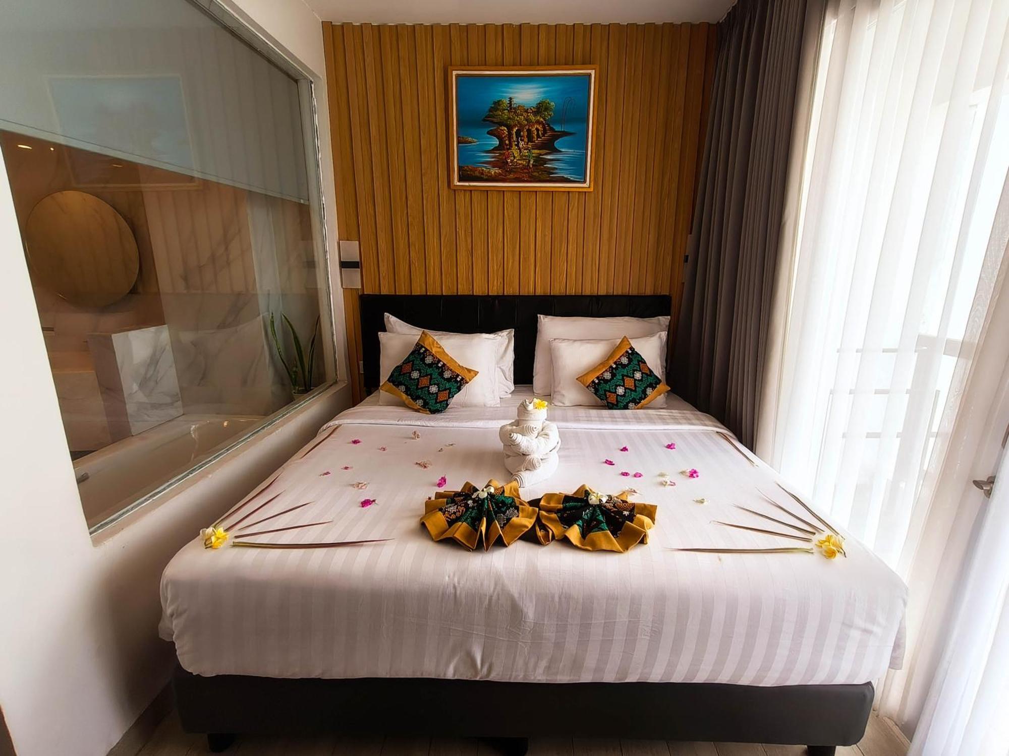 Raja Hotel Kuta Mandalika Resort & Convention エクステリア 写真