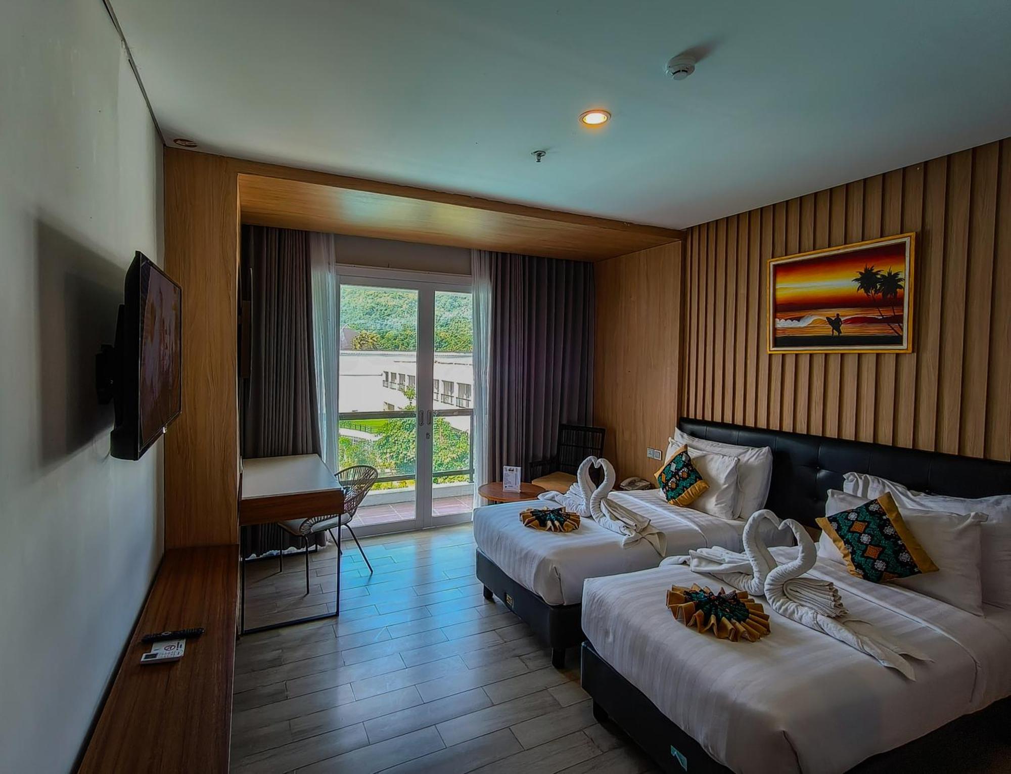 Raja Hotel Kuta Mandalika Resort & Convention エクステリア 写真