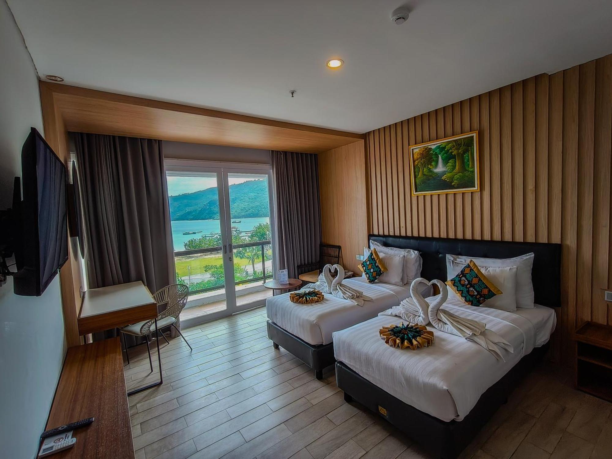 Raja Hotel Kuta Mandalika Resort & Convention エクステリア 写真