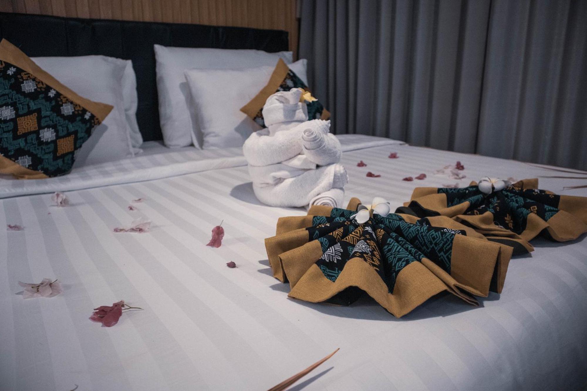 Raja Hotel Kuta Mandalika Resort & Convention エクステリア 写真