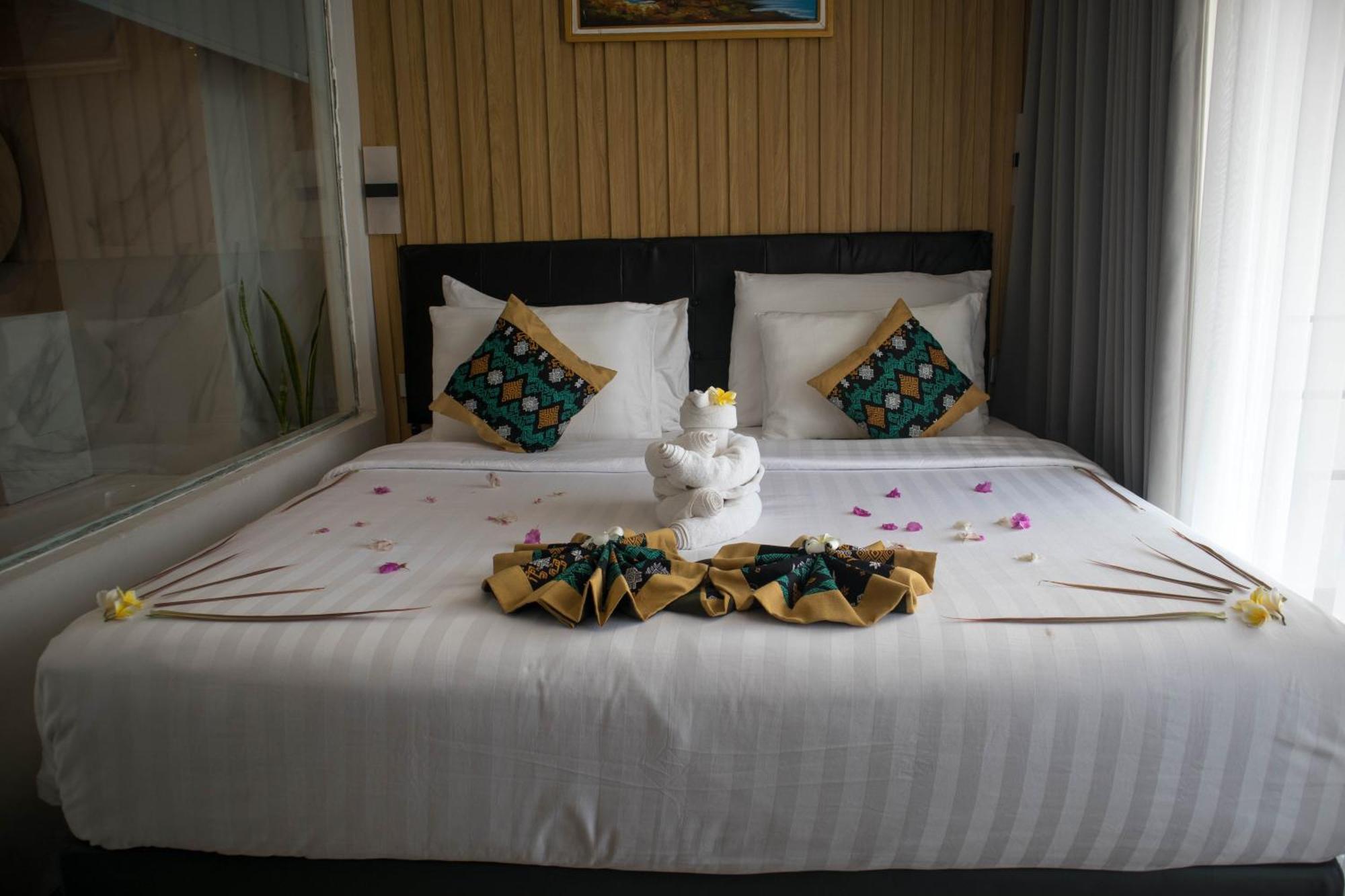 Raja Hotel Kuta Mandalika Resort & Convention エクステリア 写真