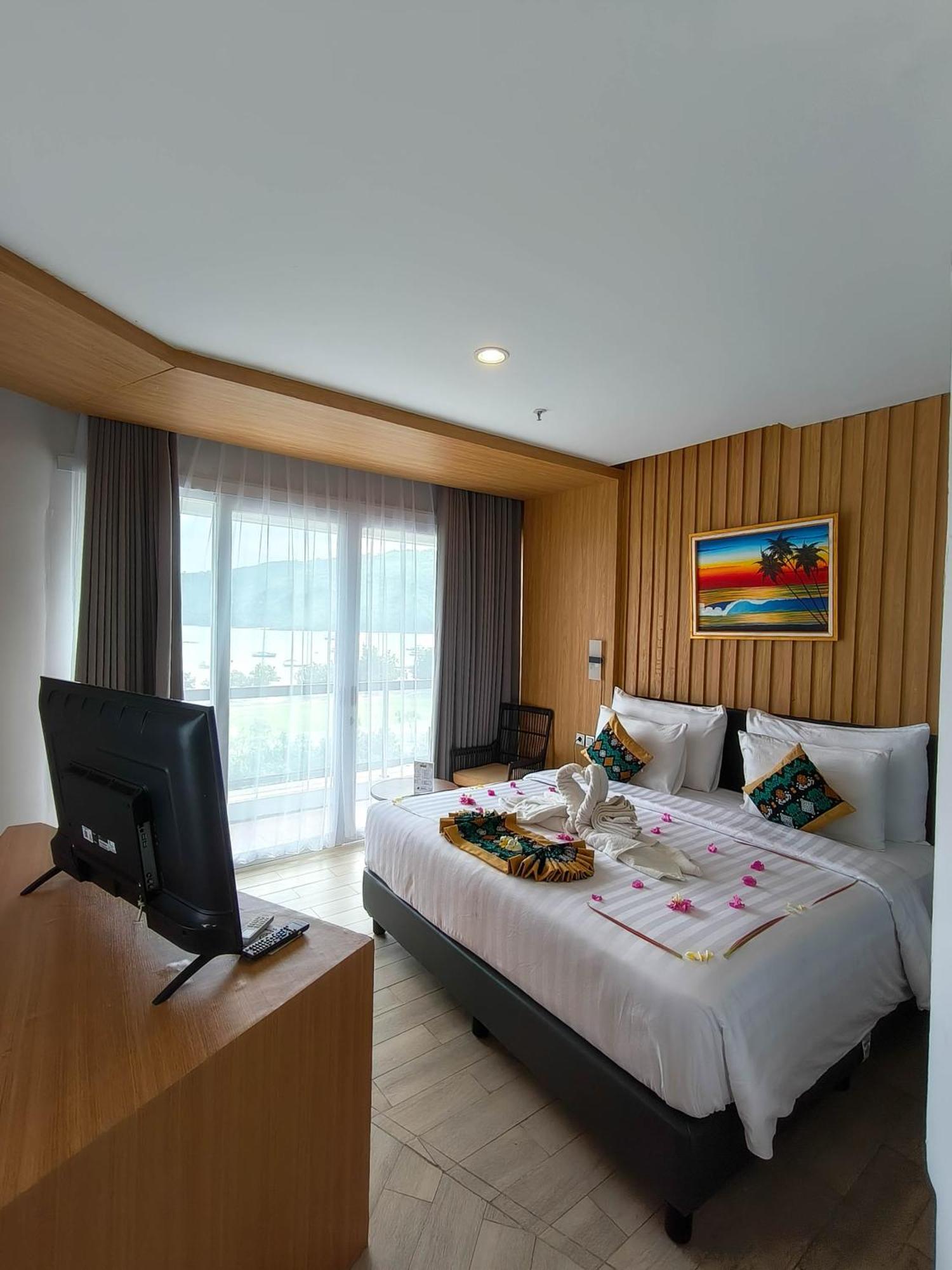 Raja Hotel Kuta Mandalika Resort & Convention エクステリア 写真