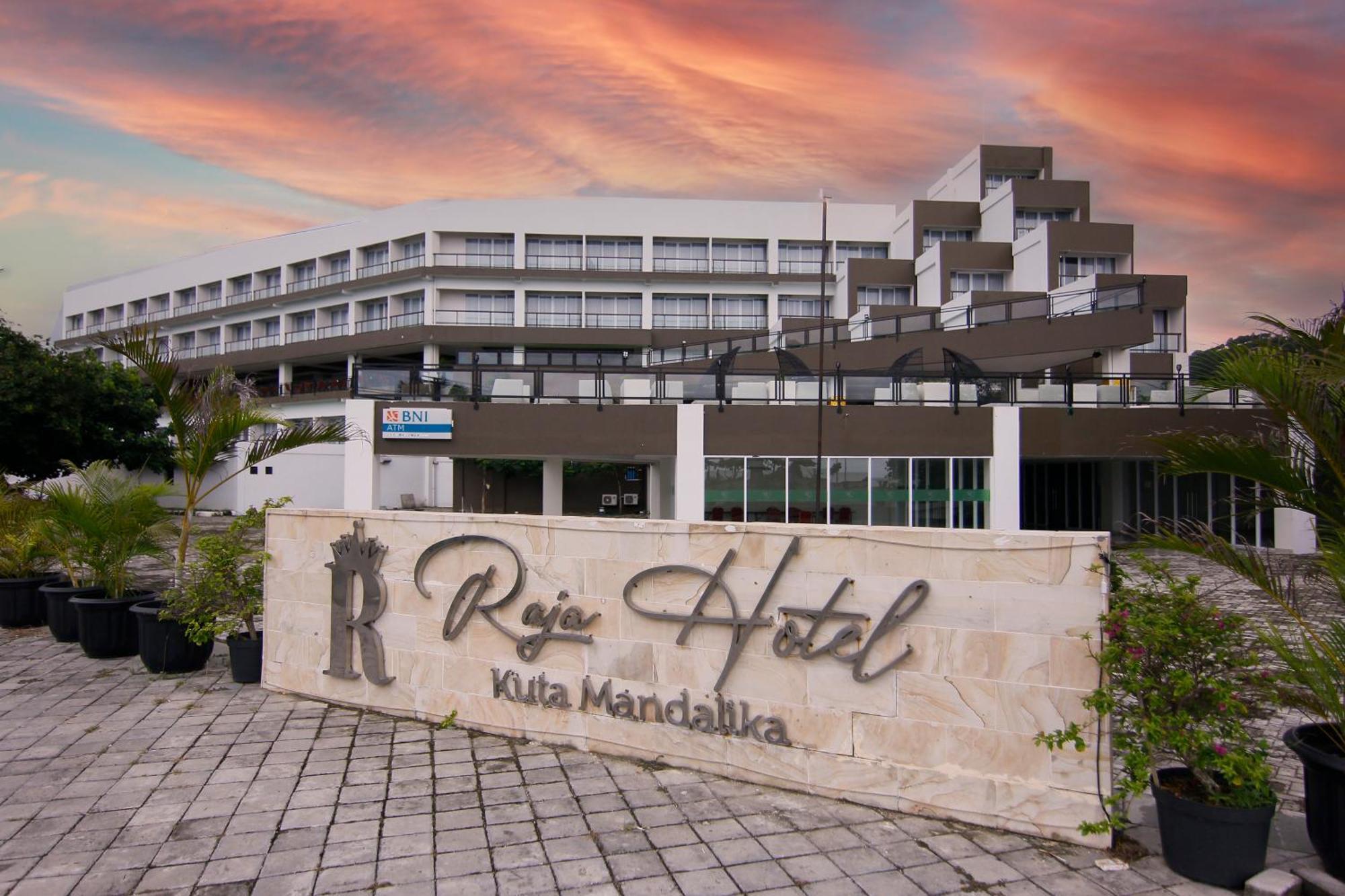 Raja Hotel Kuta Mandalika Resort & Convention エクステリア 写真